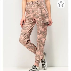 NWT! Zumiez, Almost Famous pink camo cargo joggers